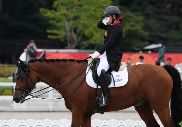 (260927) -- TOKYO, Sept. 27, 2026 (Xinhua) -- Yu Jiayi of China reacts during the dressage individual final of equestrian at the 20th Asian Games Aichi-Nagoya 2026 in Tokyo, Japan, Sept. 27, 2026. (Photo by Wang Shen/Xinhua)