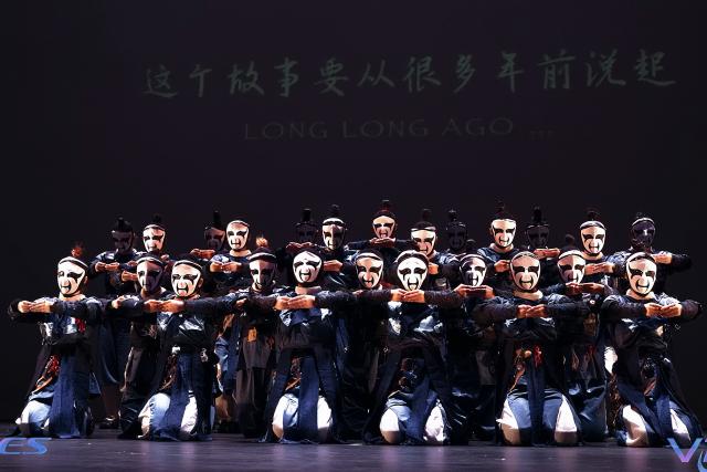 (260927) -- CHENGDU, Sept. 27, 2026 (Xinhua) -- Street dancers perform in the "Sword and Qi in Sichuan" at the VIBE Dance Competition in Los Angeles, the United States, in March 2025.
  Fang Zhenghua, a post-90s choreographer, has participated in the production of a series of eye-catching dancing performances, including a show featuring dancers and humanoid robots at the opening ceremony of the 48th WorldSkills Competition. For Fang, street dance has never been merely a passing trend.
   Fang's love for street dance began at the age of 13, when he first learned popular dance moves from television. That early fascination soon grew into a lifelong pursuit, driving him to explore new possibilities on stage. A big fan of Chinese martial arts novels since childhood, Fang has integrated Sichuan Opera face-changing techniques, traditional Kung Fu movements and other distinct Chinese cultural elements into his choreography.
   In March 2025, Fang and Homies, a street dance team of his studio Dancehome, won third place at the VIBE Dance Competition with their work "Sword and Qi in Sichuan." This was the first time a Chinese team had claimed an award in the competition's 30-year history. His team has also collaborated with domestic humanoid robot developers, staging performances that showcase China's technological advances. 
   Nearly 20 years of dedication has brought Fang to stages around the world. "When we compete abroad, our goal is not just to show the world how Chinese dancers move," he said. "We want them to see a rich, diverse China through every step we take." (Xinhua)