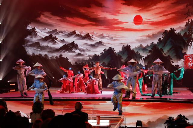 (260927) -- CHENGDU, Sept. 27, 2026 (Xinhua) -- A performance featuring dancers and humanoid robots is staged on "America's Got Talent," a popular U.S. television talent show, Sept. 22, 2026.
  Fang Zhenghua, a post-90s choreographer, has participated in the production of a series of eye-catching dancing performances, including a show featuring dancers and humanoid robots at the opening ceremony of the 48th WorldSkills Competition. For Fang, street dance has never been merely a passing trend.
   Fang's love for street dance began at the age of 13, when he first learned popular dance moves from television. That early fascination soon grew into a lifelong pursuit, driving him to explore new possibilities on stage. A big fan of Chinese martial arts novels since childhood, Fang has integrated Sichuan Opera face-changing techniques, traditional Kung Fu movements and other distinct Chinese cultural elements into his choreography.
   In March 2025, Fang and Homies, a street dance team of his studio Dancehome, won third place at the VIBE Dance Competition with their work "Sword and Qi in Sichuan." This was the first time a Chinese team had claimed an award in the competition's 30-year history. His team has also collaborated with domestic humanoid robot developers, staging performances that showcase China's technological advances. 
   Nearly 20 years of dedication has brought Fang to stages around the world. "When we compete abroad, our goal is not just to show the world how Chinese dancers move," he said. "We want them to see a rich, diverse China through every step we take." (Xinhua)