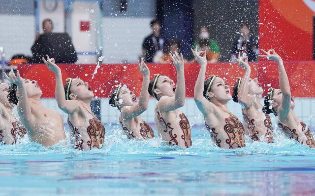 (260927) -- SHIZUOKA, Sept. 27, 2026 (Xinhua) -- Team China perform during the mixed team technical routine of artistic swimming at the 20th Asian Games Aichi-Nagoya 2026 in Shizuoka, Japan, Sept. 27, 2026. (Xinhua/Cen Yunpeng)