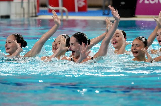 (260927) -- SHIZUOKA, Sept. 27, 2026 (Xinhua) -- Team Kazakhstan perform during the mixed team technical routine of artistic swimming at the 20th Asian Games Aichi-Nagoya 2026 in Shizuoka, Japan, Sept. 27, 2026. (Xinhua/Zhou Mi)