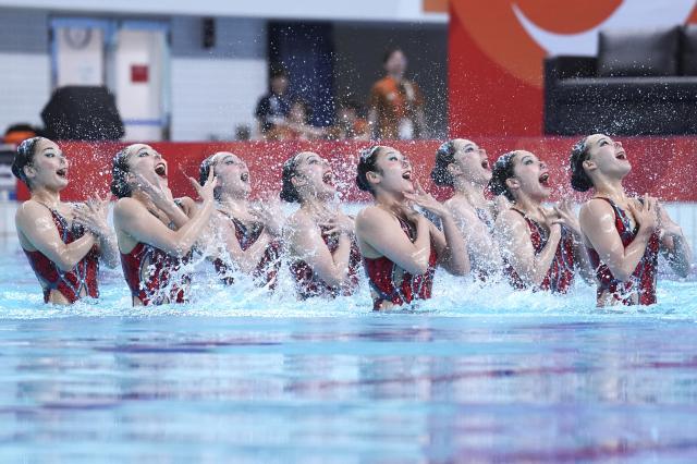 (260927) -- SHIZUOKA, Sept. 27, 2026 (Xinhua) -- Team Japan perform during the mixed team technical routine of artistic swimming at the 20th Asian Games Aichi-Nagoya 2026 in Shizuoka, Japan, Sept. 27, 2026. (Xinhua/Cen Yunpeng)