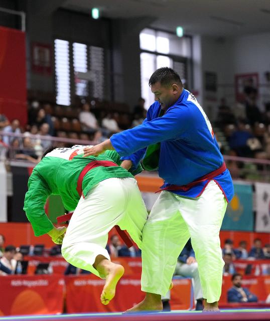 (260927) -- NAGOYA, Sept. 27, 2026 (Xinhua) -- Shokhrukhkhon Bakhtiyorov (R) of Uzbekistan competes against Shakarmamad Mirmamadov of Tajikistan during the men's +90kg final of Kurash at the 20th Asian Games Aichi-Nagoya 2026 in Nagoya, Japan, Sept. 27, 2026. (Xinhua/Hou Zhaokang)