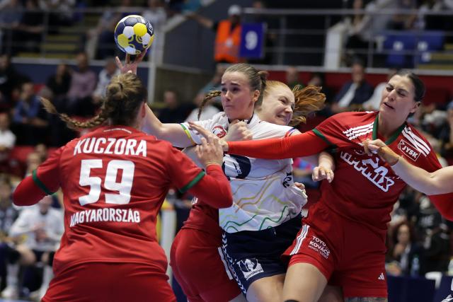 (260927) -- BUCHAREST, Sept. 27, 2026 (Xinhua) -- Norway's Live Rushfeldt Deila (C) vies with Hungary's Csenge Kuczora (L) and Nikoletta Papp (R) during the semifinal handball match of EHF Women Euro Cup in Bucharest, Romania, Sept. 26, 2026. (Photo by Cristian Cristel/Xinhua)