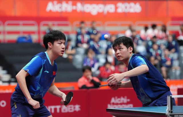 (260927) -- TOYOTA, Sept. 27, 2026 (Xinhua) -- Lin Shidong (R)/Huang Youzheng of China compete during the men's doubles final table tennis match between Lin Shidong/Huang Youzheng of China and Harimoto Tomokazu/Shinozuka Hiroto of Japan at the 20th Asian Games Aichi-Nagoya 2026 in Toyota of Aichi Prefecture, Japan, Sept. 27, 2026. (Xinhua/Cheong Kam Ka)