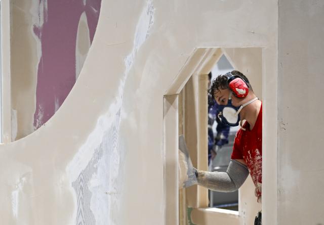 (260927) -- SHANGHAI, Sept. 27, 2026 (Xinhua) -- A competitor takes part in the plastering and drywall systems competition during the 48th WorldSkills Competition in Shanghai, east China, Sept. 25, 2026. Competitors from across the world showcased their skills in the competitions of construction and building technology sector, such as bricklaying, concrete construction and cabinetmaking, at the 48th WorldSkills Competition in Shanghai. (Xinhua/Chen Haoming)