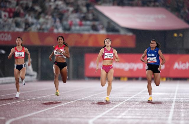(260927) -- NAGOYA, Sept. 27, 2026 (Xinhua) -- Shanti Pereira of Singapore (2nd L), Chen Yujie (2nd R) of China, Harita Bhadra (1st R) of India compete during the women's 200m final of Athletics at the 20th Asian Games Aichi-Nagoya 2026 in Nagoya, Japan, Sept. 27, 2026. (Xinhua/Lui Siu Wai)
