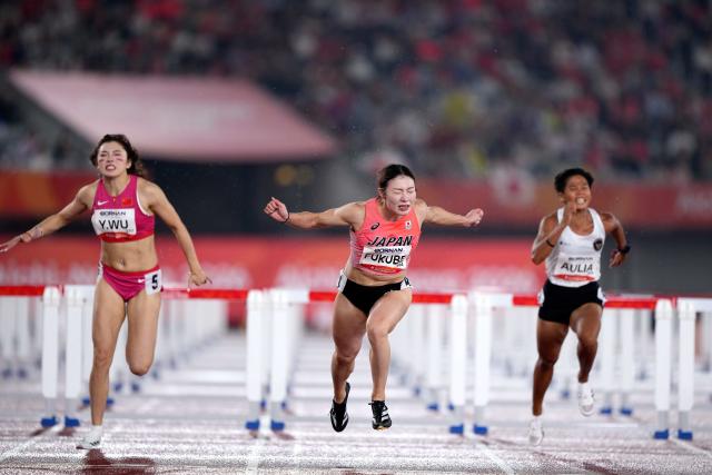 (260927) -- NAGOYA, Sept. 27, 2026 (Xinhua) -- Wu Yanni (L) of China competes during the women's 100m hurdles final of Athletics at the 20th Asian Games Aichi-Nagoya 2026 in Nagoya, Japan, Sept. 27, 2026. (Xinhua/Lui Siu Wai)