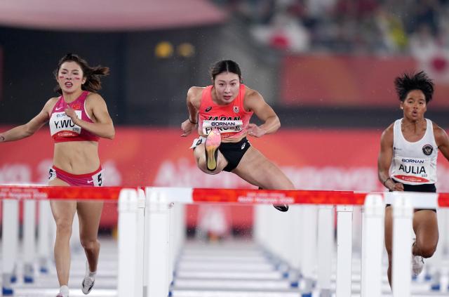 (260927) -- NAGOYA, Sept. 27, 2026 (Xinhua) -- Wu Yanni (L) of China competes during the women's 100m hurdles final of Athletics at the 20th Asian Games Aichi-Nagoya 2026 in Nagoya, Japan, Sept. 27, 2026. (Xinhua/Lui Siu Wai)