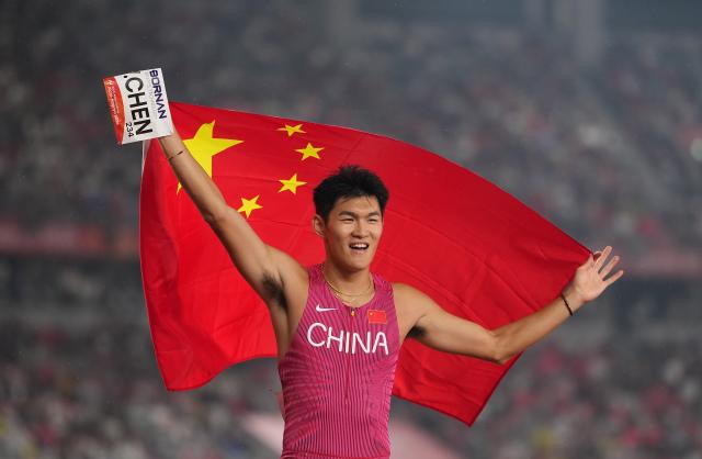 (260927) -- NAGOYA, Sept. 27, 2026 (Xinhua) -- Chen Yuanjiang of China celebrates after winning the men's 110m hurdles final of Athletics at the 20th Asian Games Aichi-Nagoya 2026 in Nagoya, Japan, Sept. 27, 2026. (Xinhua/Lui Siu Wai)