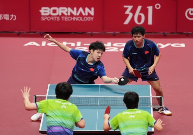 (260927) -- TOYOTA, Sept. 27, 2026 (Xinhua) -- Lin Shidong (top R)/Huang Youzheng (top L) compete during the men's doubles final table tennis match between Lin Shidong/Huang Youzheng of China and Harimoto Tomokazu/Shinozuka Hiroto of Japan at the 20th Asian Games Aichi-Nagoya 2026 in Toyota of Aichi Prefecture, Japan, Sept. 27, 2026. (Xinhua/Wang Fei)