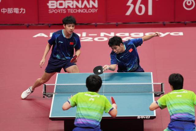 (260927) -- TOYOTA, Sept. 27, 2026 (Xinhua) -- Lin Shidong (top R)/Huang Youzheng compete during the men's doubles final table tennis match between Lin Shidong/Huang Youzheng of China and Harimoto Tomokazu/Shinozuka Hiroto of Japan at the 20th Asian Games Aichi-Nagoya 2026 in Toyota of Aichi Prefecture, Japan, Sept. 27, 2026. (Xinhua/Wang Fei)