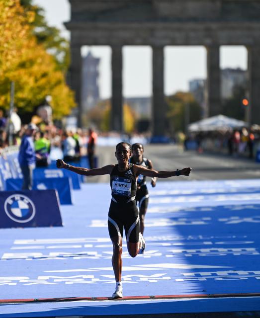 (260927) -- BERLIN, Sept. 27, 2026 (Xinhua) -- Bedatu Hirpa of Ethiopia crosses the finish line during the Berlin Marathon 2026 in Berlin, capital of Germany, Sept. 27, 2026. (Xinhua/Zhang Haofu)