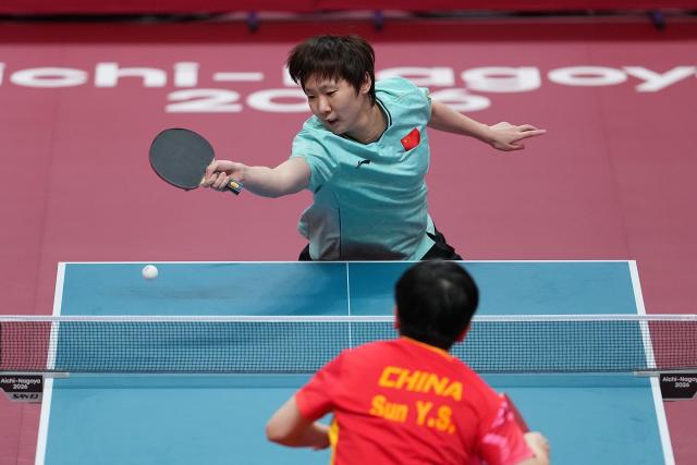 (260927) -- TOYOTA, Sept. 27, 2026 (Xinhua) -- Wang Manyu competes during the women's singles final table tennis match between Sun Yingsha of China and Wang Mnayu of China at the 20th Asian Games Aichi-Nagoya 2026 in Toyota of Aichi Prefecture, Japan, Sept. 27, 2026. (Xinhua/Cheong Kam Ka)