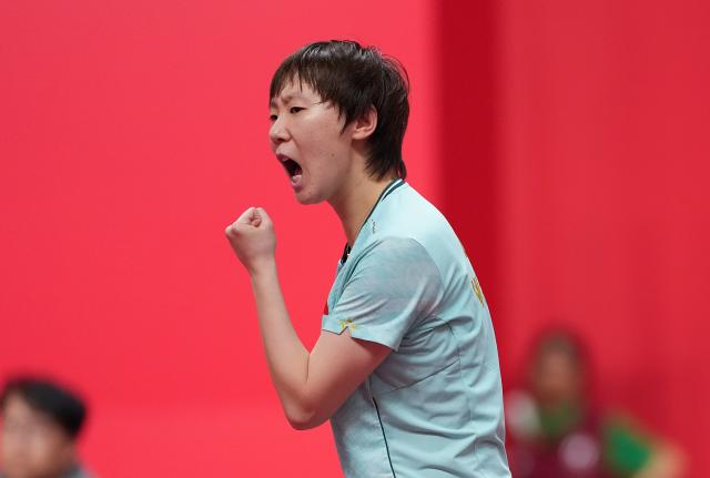 (260927) -- TOYOTA, Sept. 27, 2026 (Xinhua) -- Wang Manyu celebrates during the women's singles final table tennis match between Sun Yingsha of China and Wang Manyu of China at the 20th Asian Games Aichi-Nagoya 2026 in Toyota of Aichi Prefecture, Japan, Sept. 27, 2026. (Xinhua/Wang Fei)
