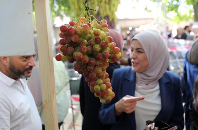 (260927) -- HEBRON, Sept. 27, 2026 (Xinhua) -- Palestinians attend an annual grapes festival in the West Bank city of Hebron, Sept. 26, 2026. (Photo by Mamoun Wazwaz/Xinhua)