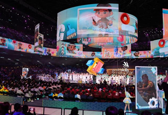 (260927) -- SHANGHAI, Sept. 27, 2026 (Xinhua) -- This photo taken on Sept. 27, 2026 shows the closing ceremony of the 48th WorldSkills Competition held in Shanghai, east China. The 48th WorldSkills Competition closed here on Sunday. (Xinhua/Wang Jingqiang)