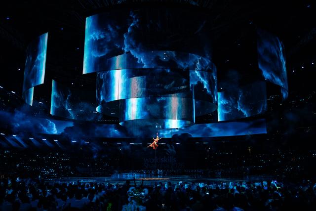 (260927) -- SHANGHAI, Sept. 27, 2026 (Xinhua) -- This photo taken on Sept. 27, 2026 shows a performance staged during the closing ceremony of the 48th WorldSkills Competition in Shanghai, east China. The 48th WorldSkills Competition closed here on Sunday. (Xinhua/Zhang Xiaoyu)