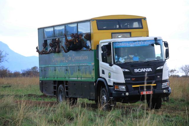 (260927) -- KAMPALA, Sept. 27, 2026 (Xinhua) -- Tourists are seen at Pian Upe Game Reserve in northeastern Uganda during the Open Park Days event on Sept. 25, 2026. Uganda is positioning digital innovation and artificial intelligence (AI) as drivers of tourism growth, President Yoweri Museveni said Sunday as the country marked World Tourism Day.TO GO WITH "Uganda turns to digital innovation, AI to drive tourism growth" (Uganda Wildlife Authority/Handout via Xinhua)