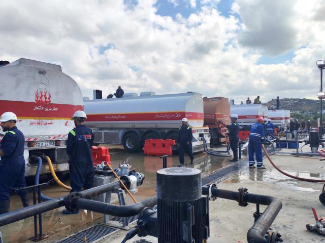 (260927) -- BANIAS, Sept. 27, 2026 (Xinhua) -- Workers operate at a fuel loading facility in Banias, Tartous province, western Syria, Sept. 27, 2026. The Syrian Petroleum Company (SPC) has begun transporting gasoline supplied for Iraq through the Banias oil terminal under a three-month renewable agreement, as regional energy flows face disruption from instability around the Strait of Hormuz, Syria's state news agency SANA reported Sunday.TO GO WITH "Syria begins transit of gasoline to Iraq via Banias oil terminal" (Str/Xinhua)