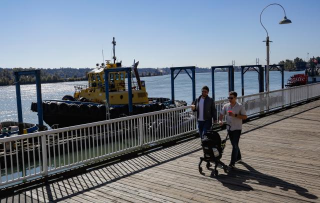 (260927) -- NEW WESTMINSTER, Sept. 27, 2026 (Xinhua) -- People walk along the boardwalk by the Fraser River in New Westminster, British Columbia, Canada, Sept. 27, 2026. World Rivers Day falls on Sept. 27 this year. (Photo by Liang Sen/Xinhua)
