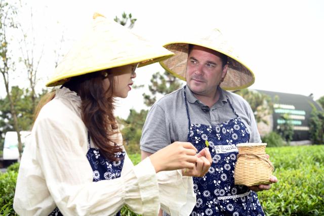 (260928) -- RIZHAO, Sept. 28, 2026 (Xinhua) -- Ryan Norman (R) learns to pick tea leaves at a tea culture and tourism park in Rizhao, east China's Shandong Province, Sept. 24, 2026.
  Ryan Norman, from the U.S. state of California, has lived in Rizhao for 20 years. He married a Chinese woman and regards Rizhao as his second home. For more than three years, he has been sharing daily life in the city through short videos. His videos have attracted more than 5 million followers across social media platforms, earning him the nickname "Lei Ge," or "Brother Lei," among Chinese netizens.
  Beyond his work on social media, Norman runs several businesses, including a cafe and a chicken restaurant. He is also a fan of both Sichuan and Shandong cuisines and especially loves spicy food, joking that he has developed a "Chinese stomach."
  For Norman, the opportunities brought by China's development and the warmth he finds in everyday life are key reasons he has chosen to stay. He hopes to use his videos and personal experience to help foster greater understanding and friendship between people in China and the United States.
  In Norman's view, the Chinese market is a large platform, and the rapid development of China's economy has brought tremendous opportunities to merchants and enterprises all over the world. (Xinhua/Guo Xulei)
