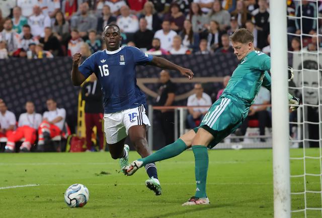(260928) -- AUGSBURG, Sept. 28, 2026 (Xinhua) -- Goalkeeper of Germany Alexander Nuebel (R) vies with Andreas Tetteh of Greece during the UEFA Nations League 2026/27 League A Group A match between Germany and Greece in Augsburg, Germany, Sept. 27, 2026. (Photo by Philippe Ruiz/Xinhua)