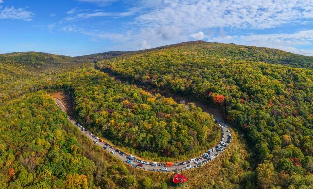 (260928) -- HARBIN, Sept. 28, 2026 (Xinhua) -- An aerial drone photo taken on Sept. 27, 2026 shows a view of Yichun City, northeast China's Heilongjiang Province. In autumn, Heilongjiang Province is filled with vibrant colors. Mountains, forests and waters form a picturesque landscape, showcasing the beauty of autumn in northeastern China. (Photo by Li Jiaxing/Xinhua)