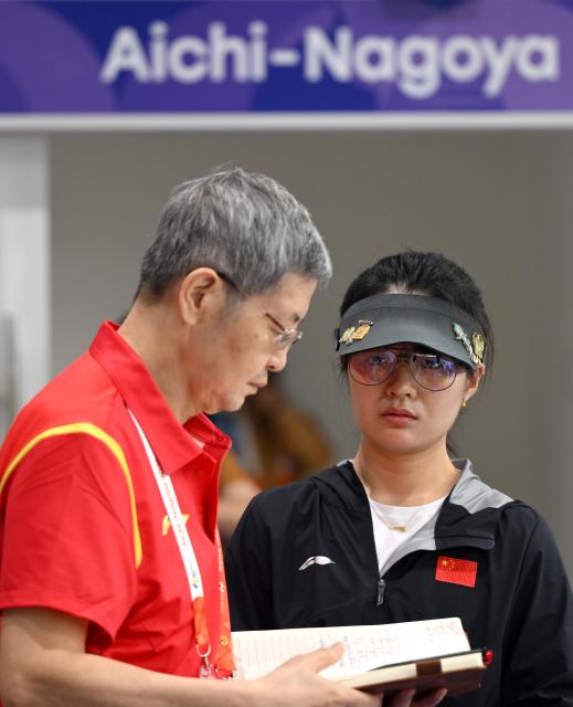 (260928) -- TOYOTA, Sept. 28, 2026 (Xinhua) -- Shang Kaiyan (R) of team China reacts during the 25m pistol women team final of shooting at the 20th Asian Games Aichi-Nagoya 2026 in Toyota of Aichi Prefecture, Japan, Sept. 28, 2026. (Xinhua/Liu Lei)