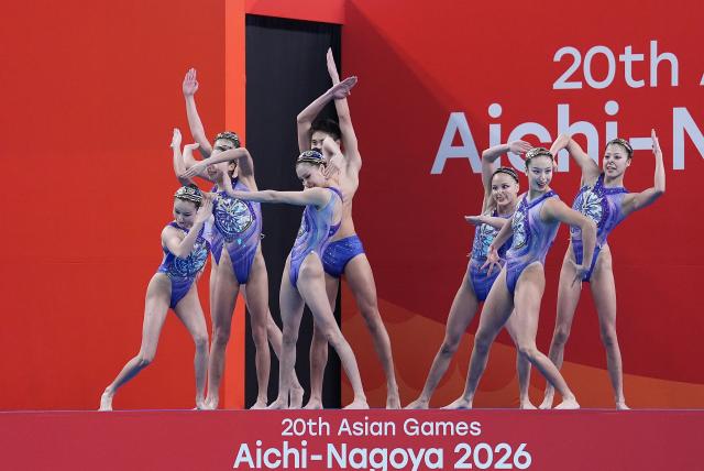 (260928) -- SHIZUOKA, Sept. 28, 2026 (Xinhua) -- Team China compete during the mixed team free routine of artistic swimming at the 20th Asian Games Aichi-Nagoya 2026 in Shizuoka, Japan, Sept. 28, 2026. (Xinhua/Cen Yunpeng)