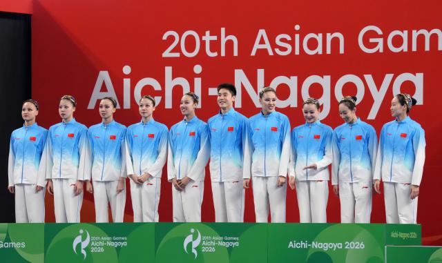 (260928) -- SHIZUOKA, Sept. 28, 2026 (Xinhua) -- Team China react during the victory ceremony for the mixed team of artistic swimming at the 20th Asian Games Aichi-Nagoya 2026 in Hamamatsu of Shizuoka Prefecture, Japan, Sept. 28, 2026. (Xinhua/Zhou Mi)
