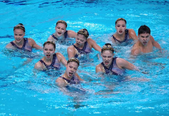 (260928) -- SHIZUOKA, Sept. 28, 2026 (Xinhua) -- Team China compete during the mixed team free routine of artistic swimming at the 20th Asian Games Aichi-Nagoya 2026 in Shizuoka, Japan, Sept. 28, 2026. (Xinhua/Zhou Mi)