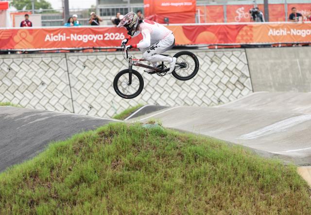 (260928) -- NAGOYA, Sept. 28, 2026 (Xinhua) -- Nakai Asuma of Japan competes during the men final of cycling BMX racing at the 20th Asian Games Aichi-Nagoya 2026 in Nagoya, Japan, Sept. 28, 2026. (Xinhua/Deng Hua)