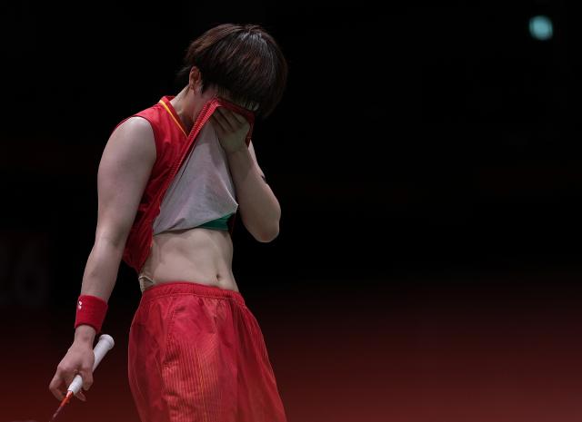 (260928) -- ICHINOMIYA, Sept. 28, 2026 (Xinhua) -- Wang Zhiyi of China reacts during the women's singles semifinals of badminton against Yamaguchi Akane of Japan at the 20th Asian Games Aichi-Nagoya 2026 in Ichinomiya of Aichi Prefecture, Japan, Sept. 28, 2026. (Xinhua/Li Bo)