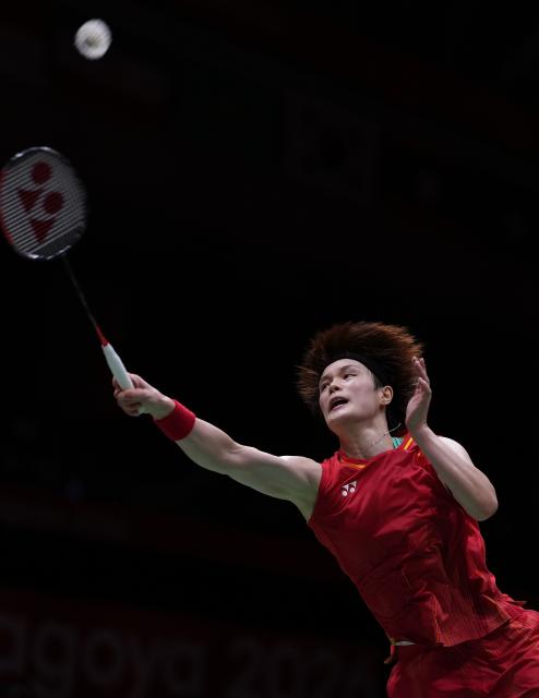 (260928) -- ICHINOMIYA, Sept. 28, 2026 (Xinhua) -- Wang Zhiyi of China competes during the women's singles semifinals of badminton against Yamaguchi Akane of Japan at the 20th Asian Games Aichi-Nagoya 2026 in Ichinomiya of Aichi Prefecture, Japan, Sept. 28, 2026. (Xinhua/Li Bo)
