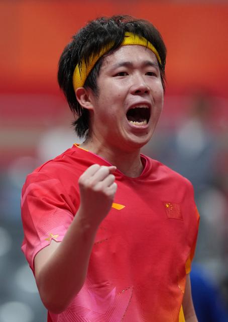(260928) -- TOYOTA, Sept. 28, 2026 (Xinhua) -- Wang Chuqin of China celebrates during the men's singles semifinals of table tennis against Noshad Alamiyan of Iran at the 20th Asian Games Aichi-Nagoya 2026 in Toyota of Aichi Prefecture, Japan, Sept. 28, 2026. (Xinhua/Wang Fei)