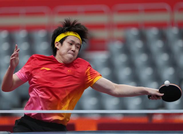 (260928) -- TOYOTA, Sept. 28, 2026 (Xinhua) -- Wang Chuqin of China competes during the men's singles semifinals of table tennis against Noshad Alamiyan of Iran at the 20th Asian Games Aichi-Nagoya 2026 in Toyota of Aichi Prefecture, Japan, Sept. 28, 2026. (Xinhua/Wang Fei)