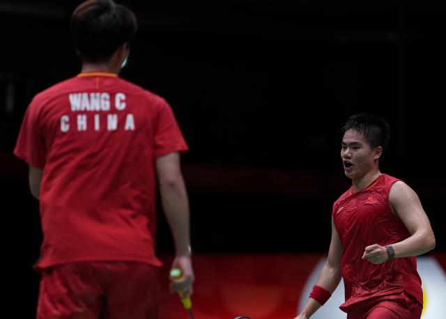 (260928) -- ICHINOMIYA, Sept. 28, 2026 (Xinhua) -- Liang Weikeng (R)/Wang Chang of China celebrate during the men's doubles semifinals of badminton against Fajar Alfian/Muhammad Shohibul Fikri of Indonesia at the 20th Asian Games Aichi-Nagoya 2026 in Ichinomiya of Aichi Prefecture, Japan, Sept. 28, 2026. (Xinhua/Li Bo)