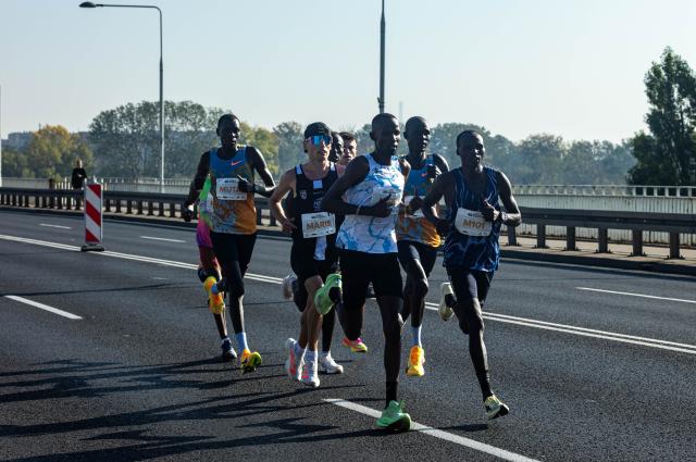 (260928) -- WARSAW, Sept. 28, 2026 (Xinhua) -- Runners compete during the 48th Warsaw Marathon in Warsaw, Poland, Sept. 27, 2026. (Photo by Jaap Arriens/Xinhua)