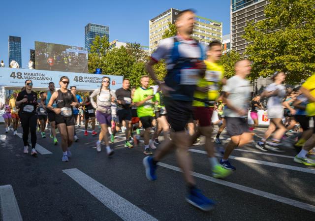 (260928) -- WARSAW, Sept. 28, 2026 (Xinhua) -- Runners compete during the 48th Warsaw Marathon in Warsaw, Poland, Sept. 27, 2026. (Photo by Jaap Arriens/Xinhua)