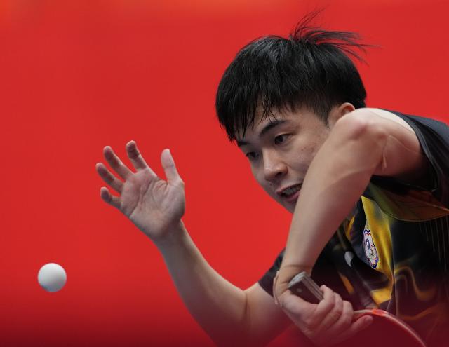 (260928) -- TOYOTA, Sept. 28, 2026 (Xinhua) -- Lin Yun-ju of Chinese Taipei competes during the men's singles semifinals of table tennis against Lin Shidong of China at the 20th Asian Games Aichi-Nagoya 2026 in Toyota of Aichi Prefecture, Japan, Sept. 28, 2026. (Xinhua/Cheong Kam Ka)