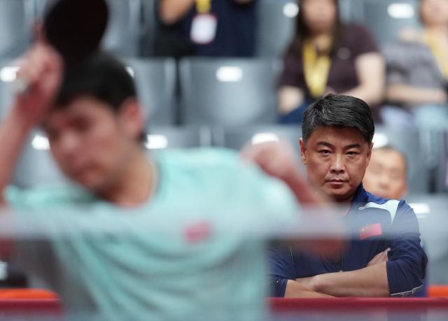 (260928) -- TOYOTA, Sept. 28, 2026 (Xinhua) -- Coach Wang Hao (R) reacts during the men's singles semifinals of table tennis between Lin Shidong of China and Lin Yun-ju of Chinese Taipei at the 20th Asian Games Aichi-Nagoya 2026 in Toyota of Aichi Prefecture, Japan, Sept. 28, 2026. (Xinhua/Wang Fei)