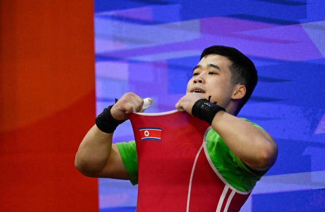 (260928) -- NAGOYA, Sept. 28, 2026 (Xinhua) -- Ro Kwang Ryol of the Democratic People's Republic of Korea (DPRK) celebrates during the men's 85kg final of weightlifting at the 20th Asian Games Aichi-Nagoya 2026 in Nagoya, Japan, Sept. 28, 2026. (Xinhua/Yu Yang)