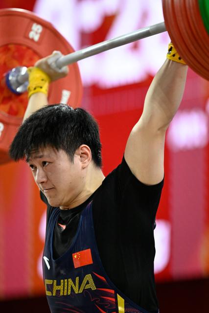 (260928) -- NAGOYA, Sept. 28, 2026 (Xinhua) -- Chen Shunnan of China competes during the men's 85kg final of weightlifting at the 20th Asian Games Aichi-Nagoya 2026 in Nagoya, Japan, Sept. 28, 2026. (Xinhua/Yu Yang)