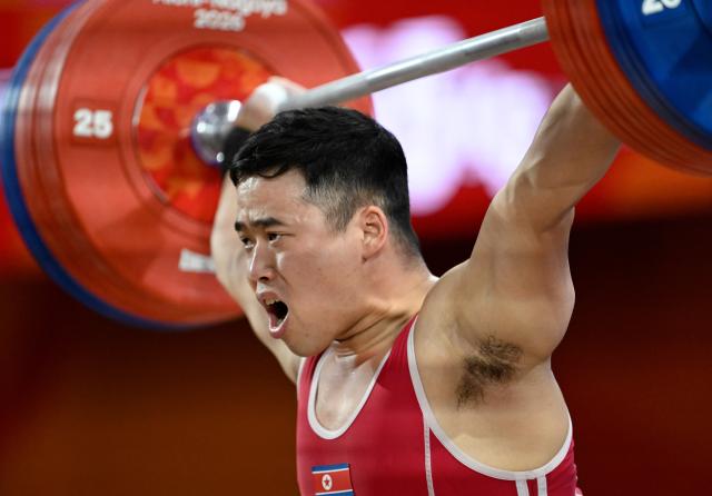 (260928) -- NAGOYA, Sept. 28, 2026 (Xinhua) -- Ro Kwang Ryol of the Democratic People's Republic of Korea (DPRK) competes during the men's 85kg final of weightlifting at the 20th Asian Games Aichi-Nagoya 2026 in Nagoya, Japan, Sept. 28, 2026. (Xinhua/Yu Yang)