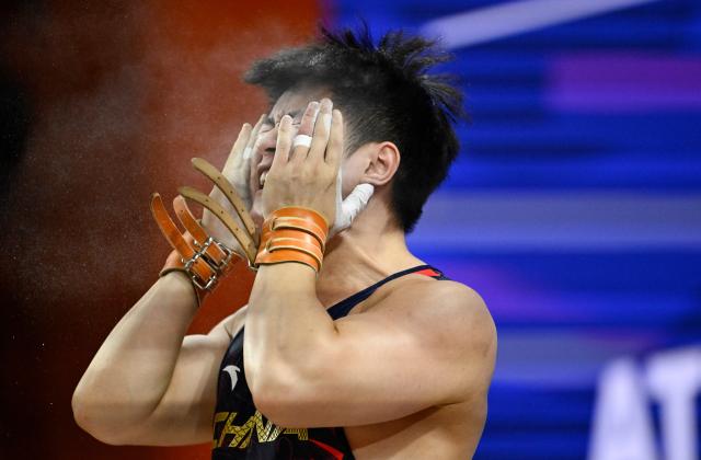 (260928) -- NAGOYA, Sept. 28, 2026 (Xinhua) -- Chen Shunnan of China reacts during the men's 85kg final of weightlifting at the 20th Asian Games Aichi-Nagoya 2026 in Nagoya, Japan, Sept. 28, 2026. (Xinhua/Yu Yang)