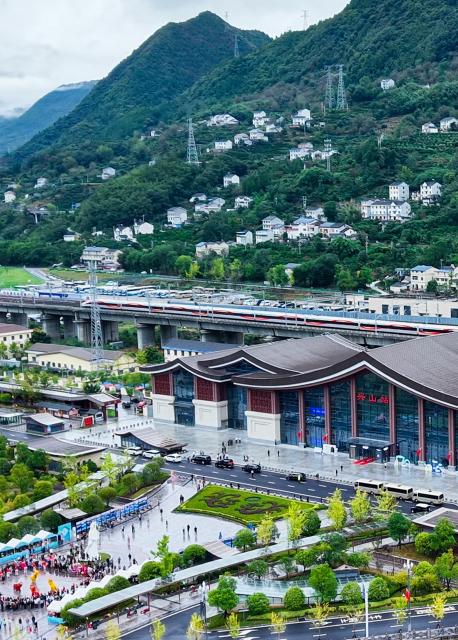 (260928) -- XINGSHAN, Sept. 28, 2026 (Xinhua) -- A drone photo taken on Sept. 28, 2026 shows the first train of Yichang-Xingshan high-speed railway, G6888, departing from Xingshan Railway Station in Xingshan County, central China's Hubei Province. The 101-kilometer Yichang-Xingshan high-speed railway officially entered service on Monday. The railway, with a designed speed of 350 kilometers per hour, is an important part of the country's high-speed rail network. (Photo by Wang Yuqi/Xinhua)