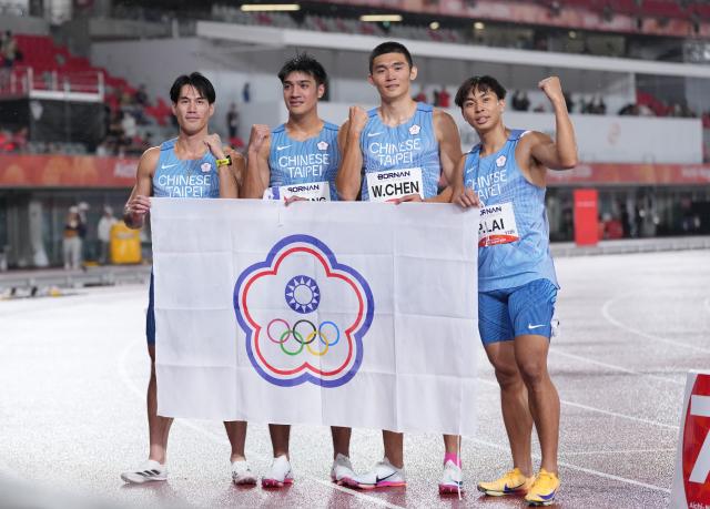 (260928) -- NAGOYA, Sept. 28, 2026 (Xinhua) -- Yang Chun-han, Huang Zuo-jyun,Chen Wen-pu and Lai Po-hsiang (from L to R) of Team Chinese Taipei pose for photo after the men's 4x100m relay final of Athletics at the 20th Asian Games Aichi-Nagoya 2026 in Nagoya, Japan, Sept. 28, 2026. (Xinhua/Jia Yuchen)