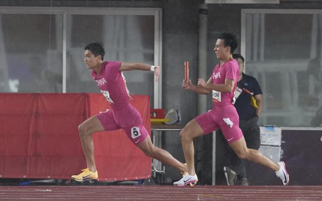 (260928) -- NAGOYA, Sept. 28, 2026 (Xinhua) -- Zeng Keli (L) and Chen Jinfeng of Team China compete during the men's 4x100m relay final of athletics at the 20th Asian Games Aichi-Nagoya 2026 in Nagoya, Japan, Sept. 28, 2026. (Xinhua/Luo Yuan)