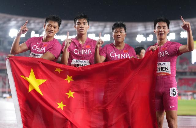 (260928) -- NAGOYA, Sept. 28, 2026 (Xinhua) -- Xie Zhenye, Zeng Keli, Wang Shengjie and Chen Jinfeng (from L to R) of Team China celebrate after winning the men's 4x100m relay final of athletics at the 20th Asian Games Aichi-Nagoya 2026 in Nagoya, Japan, Sept. 28, 2026. (Xinhua/Lui Siu Wai)